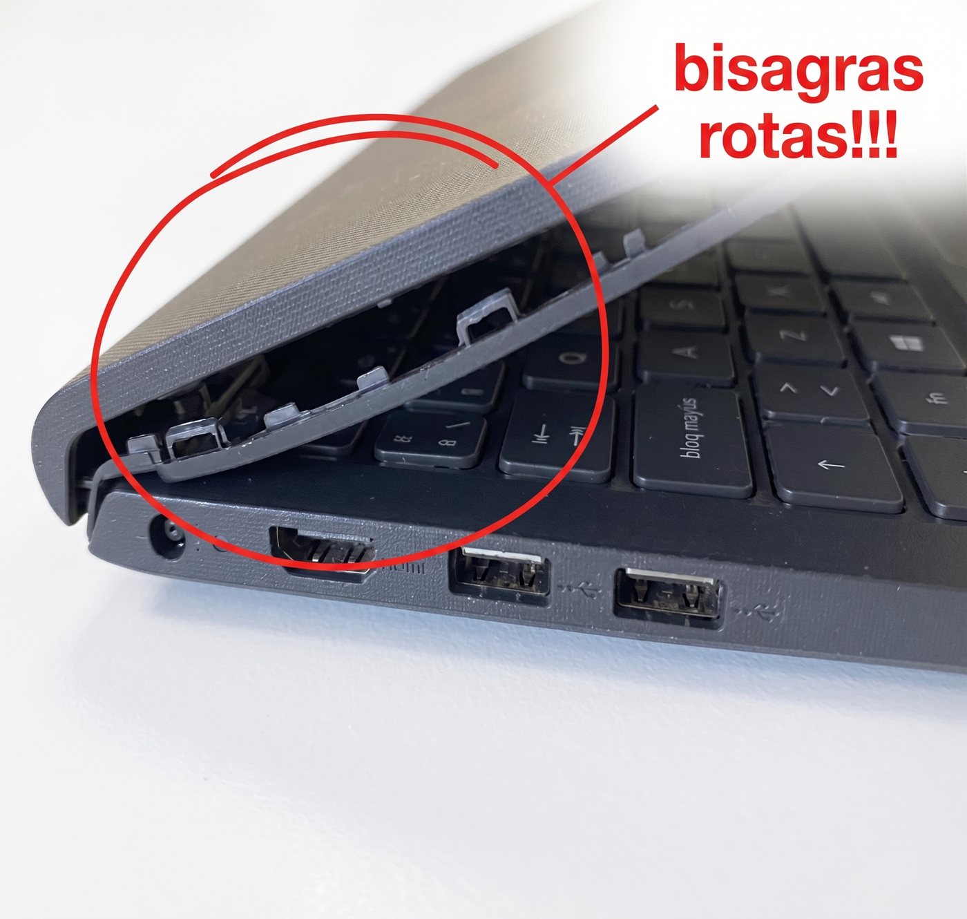 Bisagras rotas de laptop: reparación y reconstrucción de la base plástica en Quito